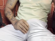 Punhetando no último banco do ônibus com um policial por perto 1/16