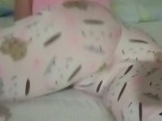 Sola temblando mientras me doy placer 1/16