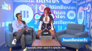 Multiples orgasmos de Evybubbles COSPLAY cabalgando la FUCKMACHINE en Juan Bustos Podcast