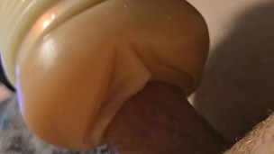 Pulsating creampie into fleshlight