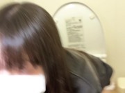 揺れる船の多目的トイレでパンパンに張った金玉をしゃぶってフェラ抜きごっくん 10/16