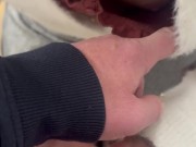 La stagiaire me suce bien et je jouit sur ces lunettes 2/16