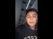 Me follo a la nerd de la escuela mientras está su mamá 1/16