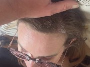 Il enfonce doucement sa bite dans ma bouche et jouit sur mon visage 9/16