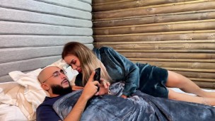 Mi novio no debaja el celular hasta que vio mi culo arrecho y me lleno de leche