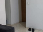 Me pide sus galletas  y se las doy con leche fresca