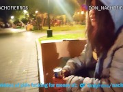 Como es la vida, conozco de noche  a una tetona en el parque y luego follamos en casa. 2/16