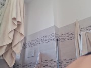 gostosa limpa casa de calcinha 6/16