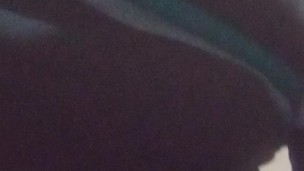 Muestro mis pequeñas tetas