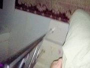 از خواب بیدار شدم رفتم آشپزخونه آب بخورم با این صحنه روبرو شدم 2/16