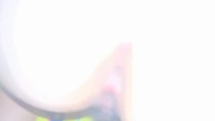 Mi rumi me folla en 4 y me deja su leche dentro