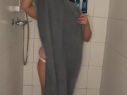 Dusche Binkini Selbstbefriedigung Durchbrause heißer Wasserstrahl feucht zittern Zucken stöhnen 15/16