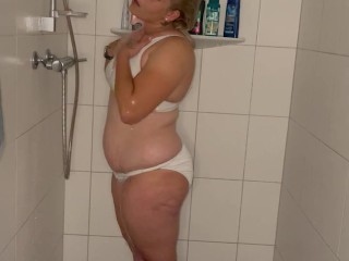 Dusche Binkini Selbstbefriedigung Durchbrause heißer Wasserstrahl feucht zittern Zucken stöhnen