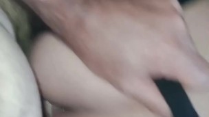 MI VECINO CONTÁNDOME QUE SU MUJER NO LE ENTREGA EL AGUJERO DEL CULO Y LE OFREZCO EL MIO