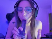 Gameuse sexy masturbation avec mes dildos et mon womanizer🎮 2/16