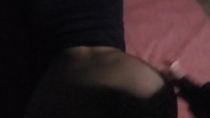 Hermanastra argentina me seduce en su cuarto con su hermoso culo grande | POV