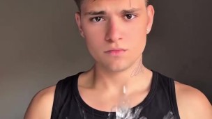 Twink Balkânico Tem o Cu Fodido pelo Macho Alpha