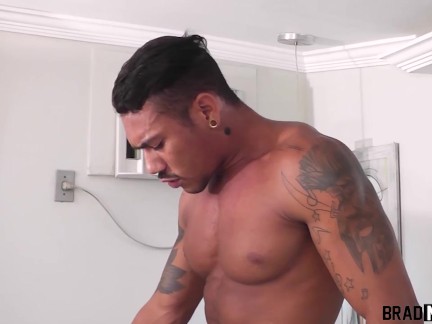 Pornstar Elisa Sanches chamou pirocudo pra foder sua buceta rosinha