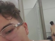 Andaba muy caliente y me la jale en el probador 11/16