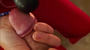 My neighbor uses her vibrator to masturbate me and I cum in her hair.