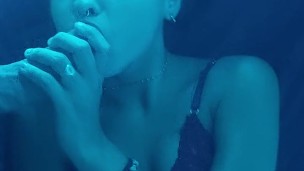 Despierto a mi hijastra de 18 con la verga en la boca y le acabo en la cara