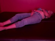 Selbstbefriedigung Kino zittern Zucken stöhnen intensive multiple Orgasmen feuchte Klitoris reiben 1/16