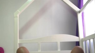 Me masturbo en solitario solo con mis dedos hasta el orgasmo