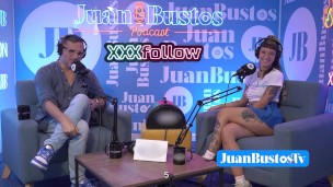 8 orgasmos de Esencia Migrante LATINA de GRAN CULO termina haciendo GARGANTA PROFUNDA en PODCAST