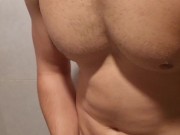 Masturbandome en la ducha del gimnasio 11/16