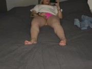 Selbstbefriedigung Porno auf dem Bett multiple orgasm stöhnen Fick mich schau zu wie ich komme 9/16