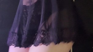 BRUNE SALOPE DANSE SEXY POUR TOI