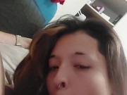 La encontré a mi hijastra sola y la puse a chupar