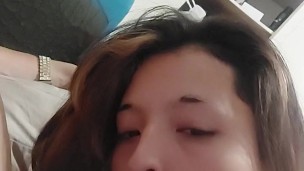 La encontré a mi hijastra sola y la puse a chupar