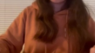 Slut eats cum on her burger😈