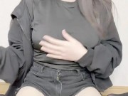 巨乳ぽちゃっこが指オナでイクっ！ 1/16