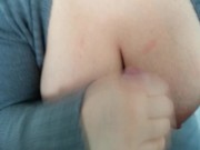 Guarda come si gode la mia bocca e le mie mani ripagandomi con enormi sborrate  2/16