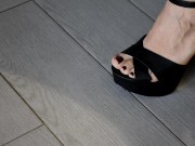 Prima di andare fuori con gli amici vestita da zoccola mi ha fatto venire come una pazza 1/16