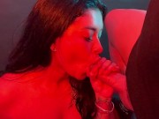 Sesión de fotos se pone caliente, le doy una mamada y termina en mis tetas.