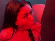 Sesión de fotos se pone caliente, le doy una mamada y termina en mis tetas. 13/16