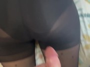 Je le suce bien et il jouit son sperme chaud sur mes fesses 😋💦 11/16