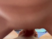 Il se fait surprendre en train de se branler par sa copine