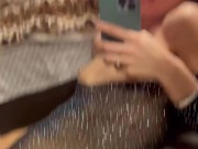 Насадилась на дилдо и снимаю себя в зеркало 16/16