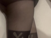 23h30 je suis fatigué de sucer il me demande de m habiller en noir et il joui pour la dernière fois 9/16