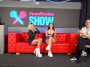 Nahoo mejor amiga de Xiara Dark cumple su FANTASIA de follar frente a +100 espectadores. PUBLIC SEX 5/16