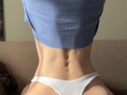 Худая сучка SyaoSan показывает свою попку на солнышке 12/16