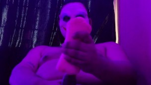 Me masturbo con mi nuevo juguete