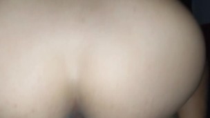 Pagando el alquiler con mi culito cerrado. me parte y se viene dentro de mi... Duele Pero es rico