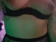 saltando en una polla de juguete 6/16