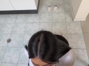 Asesora inmobiliaria NOVATA acepta follar con su cliente para convencerlo 9/16