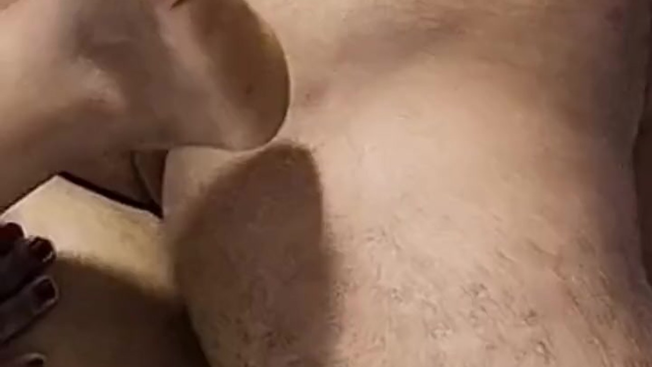 سكس مشاهير العرب 🍌رقصه مصريه مشهوره تتنتاك مع زبون سعودي بفندق في الخليج - Free Sex Video - RedTube